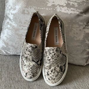 Steve Madden Snakeskin Slip on sneakers/loafers ~ Size 7